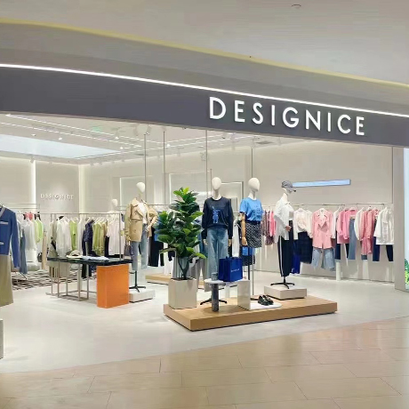Project of  LED track spot in retail lighting